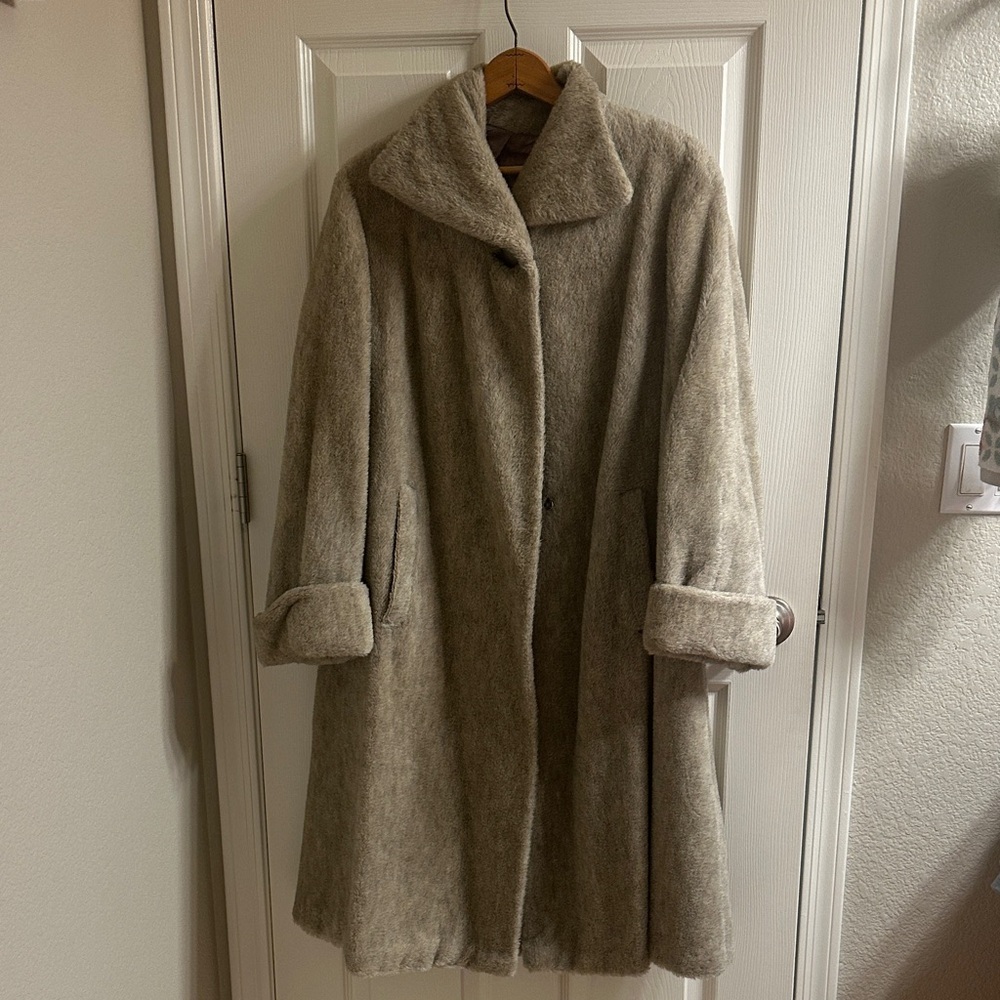 Elegant Women's Tan Alpaca Coat